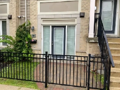 One Bedroom Townhome Condo in Churchill Meadows Image# 2