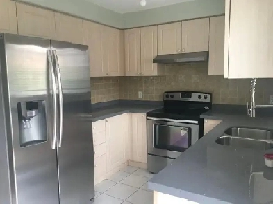 Semi detached house  for rent in Mississauga Image# 2