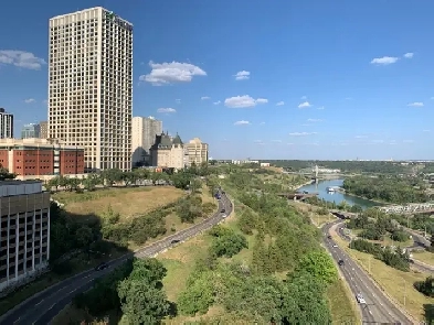 ☀️Downtown top floor suite with amazing river valley view ☀️ Image# 4