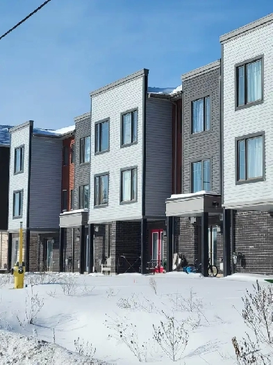 Townhouse $2600, utilities incl! 2.5bd, 2.5 bath. dec/jan movein Image# 2