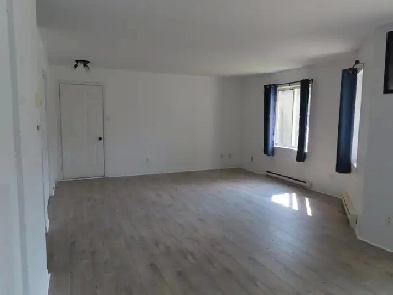 4½  Coteau Du Lac Image# 2