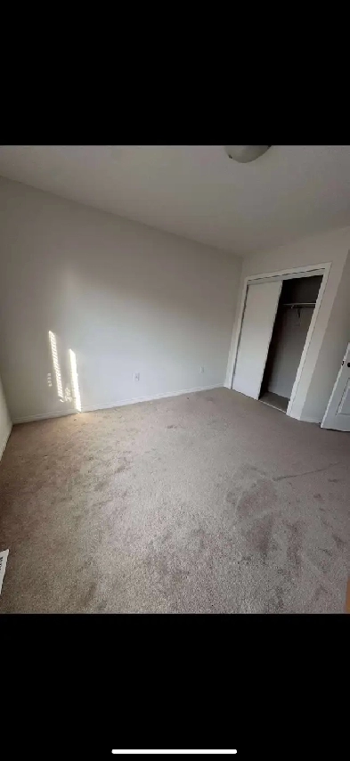 PRIVATE ROOM AVAILABLE WITH PRIVATE WASHROOM Image# 3