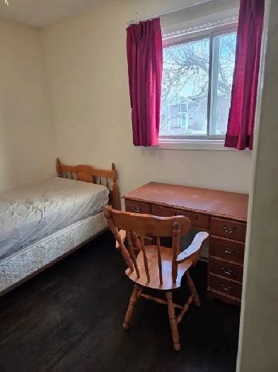 $550: Furnished room (utilities and internet included) Image# 4