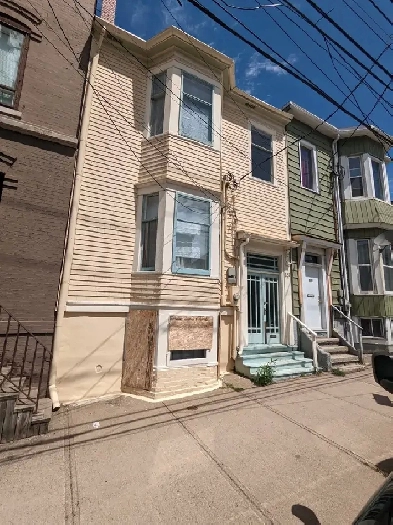 131 Duke St #3 - 1BR Uptown, Newly Renovated Image# 1