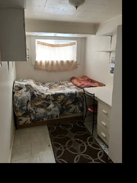 A Cozy Furnished room Allinclusive Leslie  Finch area 1 bus to