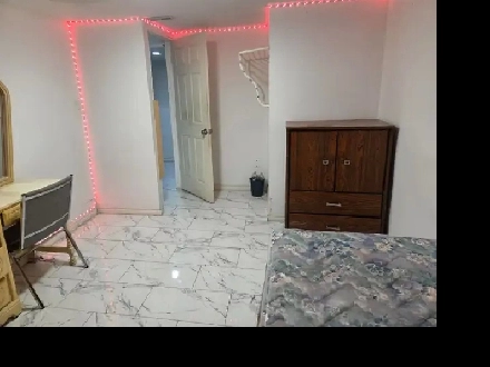 Room for $ 550 (utilities and Internet included) Image# 3