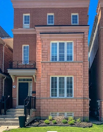 NEWLY RENOVATED HOUSE AT YORK UNIVERSITY VILLAGE! Room rental! Image# 2