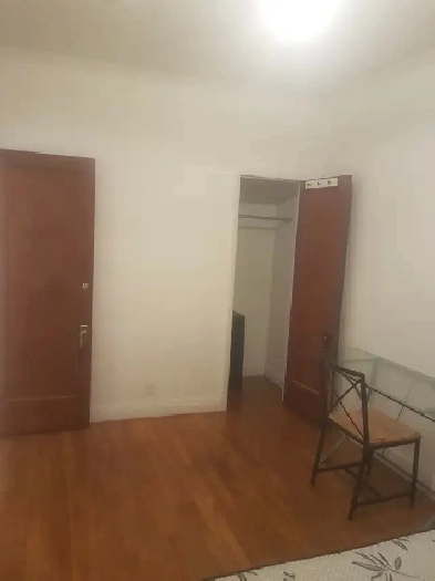 Room for rent / Chambre à louer Image# 2