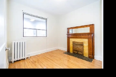 Huge 4BR Multilevel Apt W/ 2 WR on Palmerston Ave! Image# 6