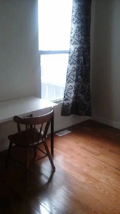 room in chinatown centre Image# 2