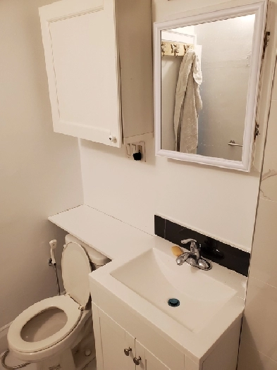 Lawrence and Yonge 5 min to Yonge Subway $750 Image# 2