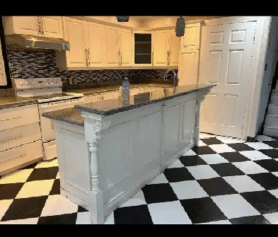 3 Bedroom for rent - walking distance to Square One Image# 7