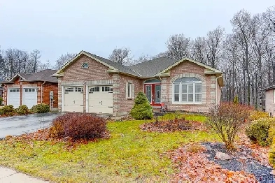 TwoBed Room Walkout Basement Unit Back to Woods