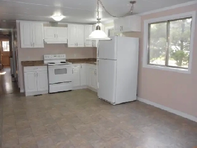 Renovated Mobile Home in Mobile City Estates, Spruce Grove Image# 8
