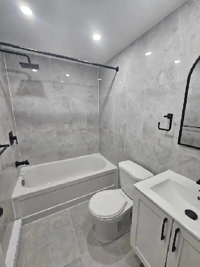 Fully renovated 4 bedroom / 2 bathroom apartment near the JGH Image# 1
