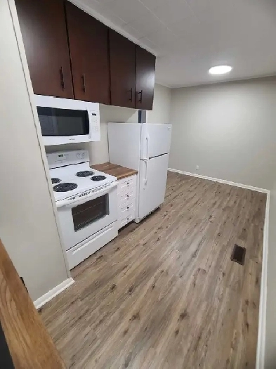 2 bdrm Upper Unit (Duplex) Image# 7