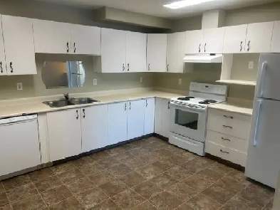 Clean 3 bdrm 3 Level Townhouse for Rent in a Great Safe Area Image# 7