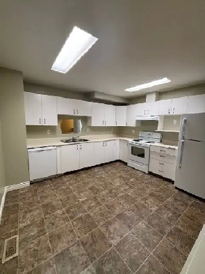 Clean 3 Bdrm 3 Level Townhouse For Rent in a Great Safe Area Image# 5