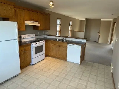 4 Bedroom house with 2 baths and suite in basement Image# 7