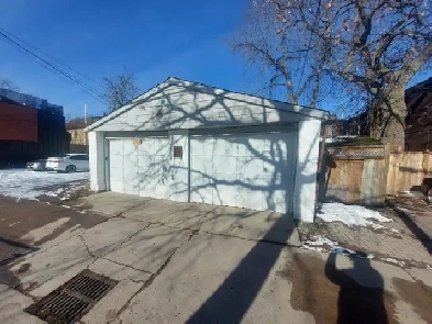 Double Car Garage in Upper Beaches For Rent Image# 3