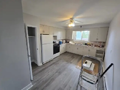 Spacious Renovated 2 bedroom Apartment  Haist Street Fonthill