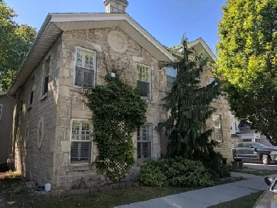 beautiful 1 bedroom in historical home Image# 6