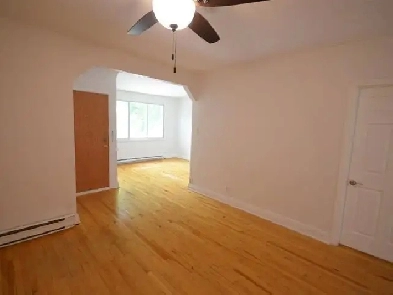 NDG Spacious Open 4 1/2 with washer and dryer CDN-NDG Image# 4