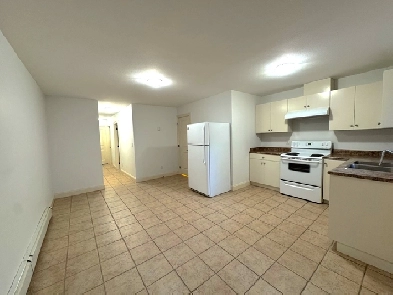 2BR 1BA AFFORDABLE & SPACIOUS Surrey Newtown & Fleetwood Area Image# 8