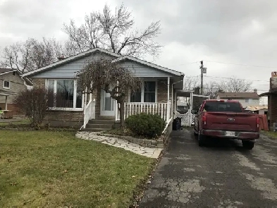 Male Private room one minute walk from Welland college campus