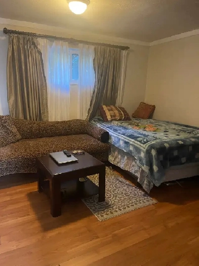 Spacious room for rent in Oakville, near Sheridan Image# 2