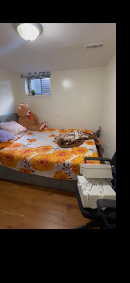 A basement bedroom for rent at Finch/Warden Image# 4