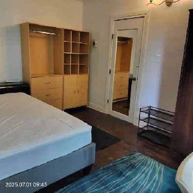 Big room for rent, Close metro Monk, All included, Female only. Image# 3