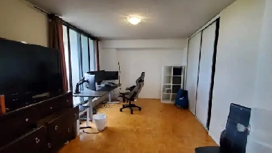 LARGE ROOM FOR RENT WITH PRIVATE BALCONY. MUST SEE! $975.00 Image# 4