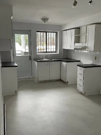 4 1/2 a louer, Anjou chauffage et eau chaude inclus Image# 3