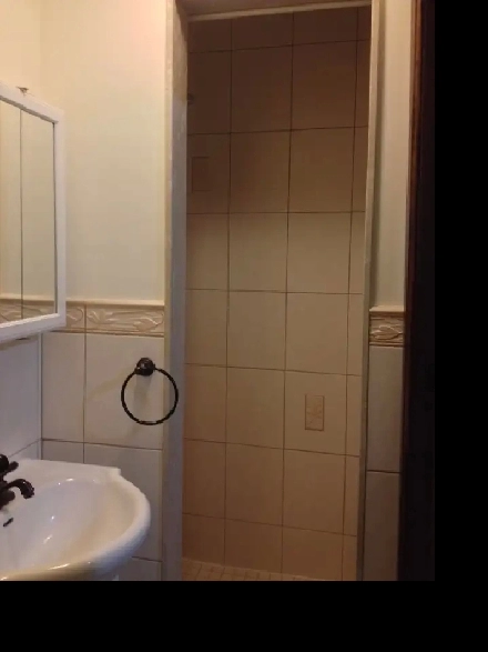 MASTER BEDROOM & PRIVATE WASHROOM NORTH UORK BATHURST/ STEELES Image# 3