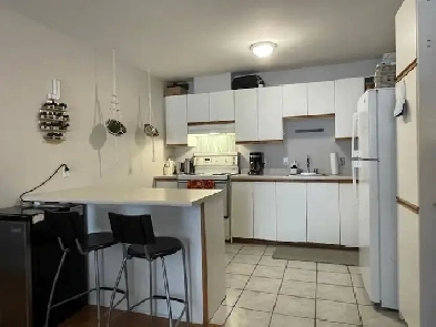 Très grand 4 1/2 Ouest de l'ile PRES DE TOUT Image# 5