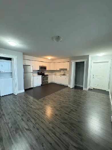 2 bedroom suite with Ocean View. $2060. available Jan 1st Image# 1