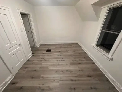 Second Floor Spacious Private Room for rent, Dufferin and Dupont Image# 1