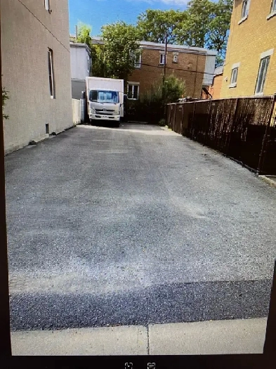 Place de stationnement extérieure Image# 1