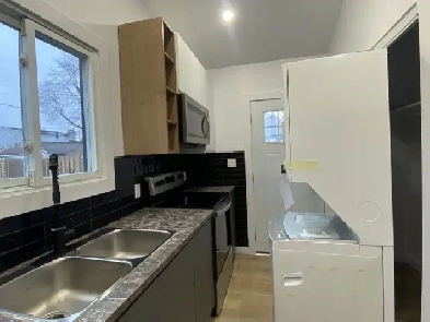 2B1B House Available January in Niagara Falls Image# 6