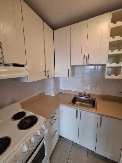 NDG superb 3.5 on silverson/ côte St-Luc rd. Image# 9