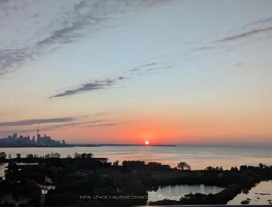 Stunning 2 1 BR, 2 Bath Condo with Parking & Locker in Mimico Image# 13