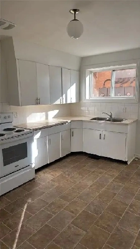 Beautifully Renovated 3-Bedroom Apartment Suite for Rent Jan 1st Image# 9