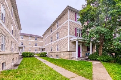 Private Bedroom for Spring Sublet near Laurier & Conestoga Image# 6