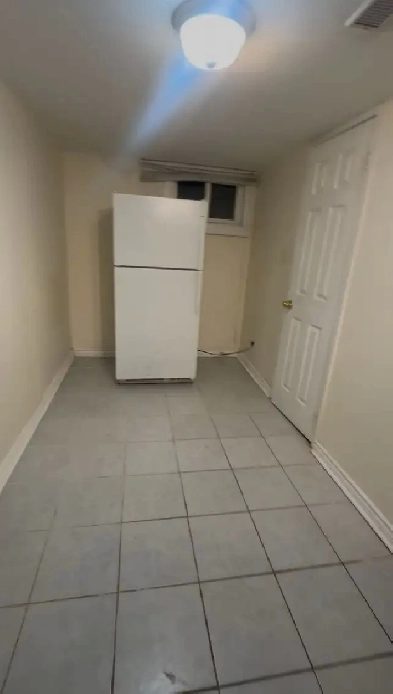 BRIGHT AND SPACIOUS ONE BEDROOM BASEMENT YONGE AND STEELE Image# 1