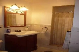 BRIGHT ROOM 2ND FL50m TO PLAZA STEELES AND BATHURST NEAR BUS