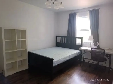 Big room for rent, Close metro Monk, All included, Female only. Image# 8