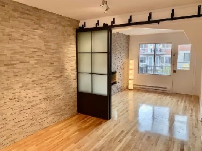 Superbe 3 1/2 rénové à neuf! 200 m du métro Joliette ! Image# 1