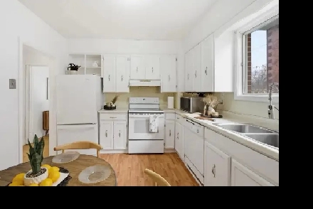 Spacious Bright Oshawa 3 bedroom 1 bath house Image# 4