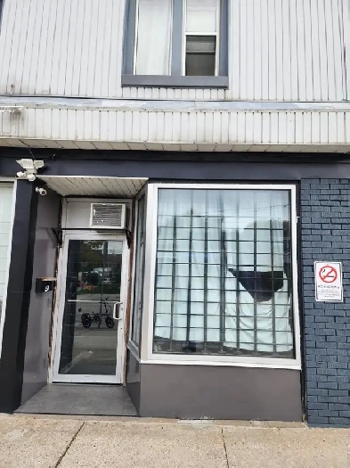 Commercial Storefront – Available Jan 1st. Image# 1